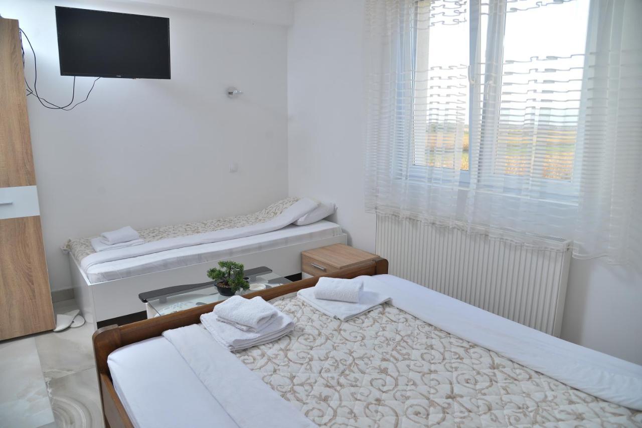Mesecev Konak Bed & Breakfast Nis Luaran gambar